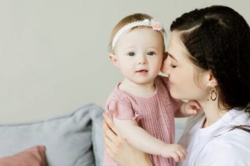 30年研究指出：「嬰兒期常被抱」的孩子　終生「幸福感」比一般人更強